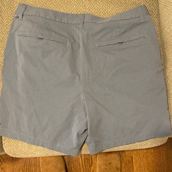 Lululemon Athletica Light Gray Men’s Golf Shorts. - Picture 3 of 3